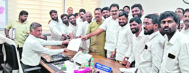 చెరువులు నింపాలని నాయకుల వినతి