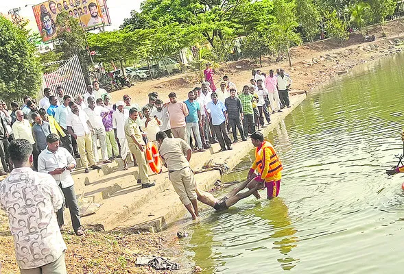 పుష్కరిణిలో మునిగి వ్యక్తి మృతి 