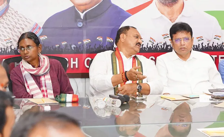 Meenakshi Natarajan Review With Adilabad Congress Leaders