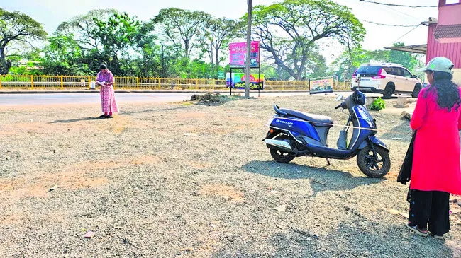 నారాయణపురంలో పంచాయతీ స్థలం స్వాహా 