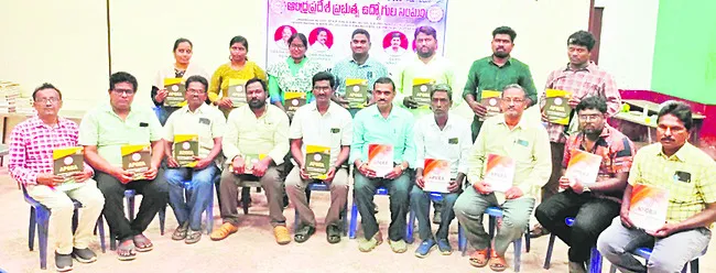 ఉద్యోగుల సమస్యలపై అలుపెరగని పోరాటం 