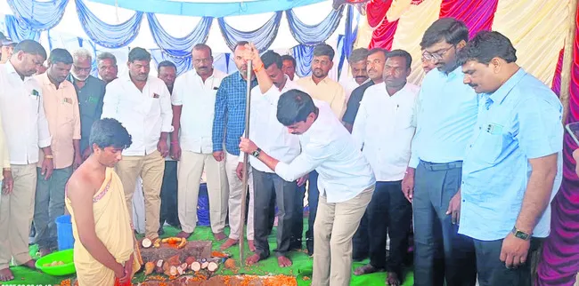 అన్ని హంగులతో గురుకుల పాఠశాల నిర్మించాలి 