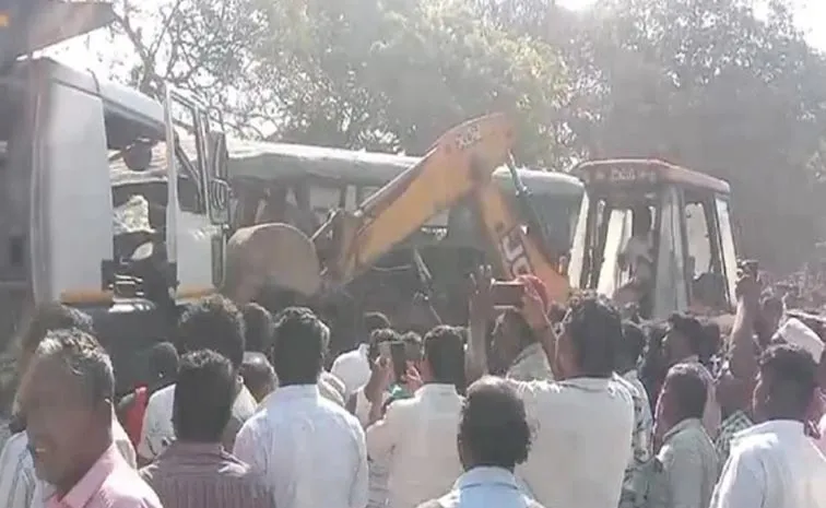 Tamil Nadu: Bus lorry Collision In Tiruvallur