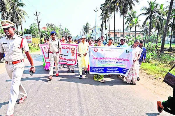 మహిళా సమానత్వంతో సమాజ వికాసం