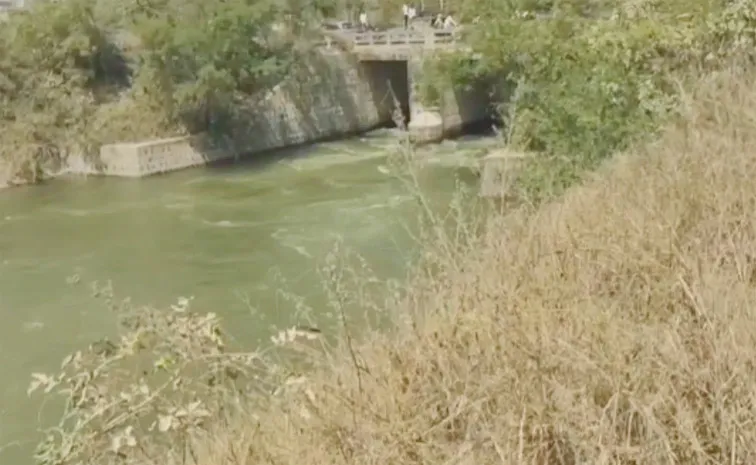 Warangal District: Car Plunges Into SRSP Canal