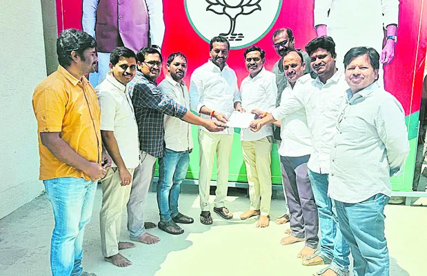 సమాజ సేవకు సమయం కేటాయించండి 