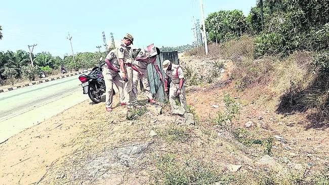 ఆ మృతదేహం ఎవరిదో..