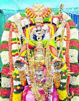 గరుడ వాహనంపై కోదండరాముడు