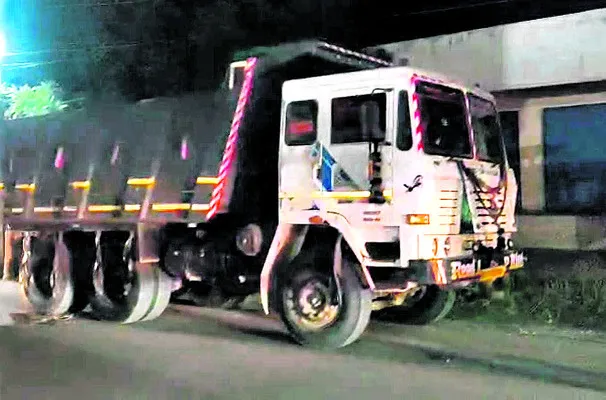 అర్ధరాత్రి ఆదోని ఎమ్మెల్యే అనుచరుల దౌర్జన్యం