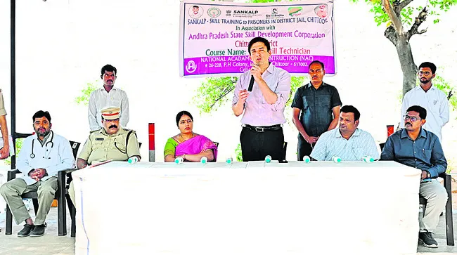 ఖైదీల జీవనోపాధికి బ్యాంకు రుణాలు