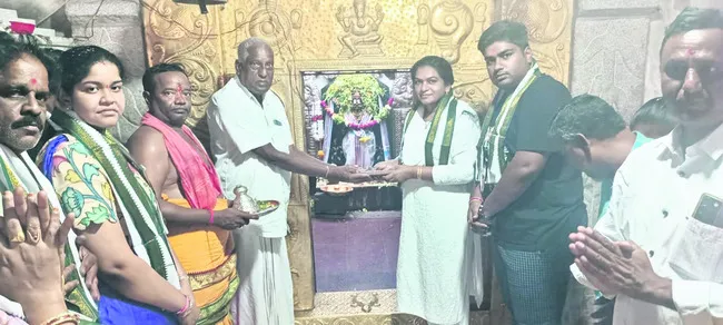 ఆలయంలో సివిల్ జడ్జి పూజలు