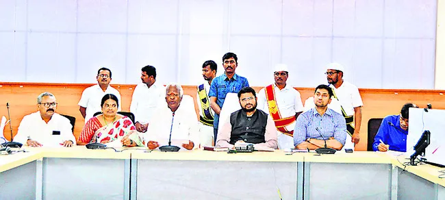 చివరి ఆయకట్టు వరకు నీరందించాలి