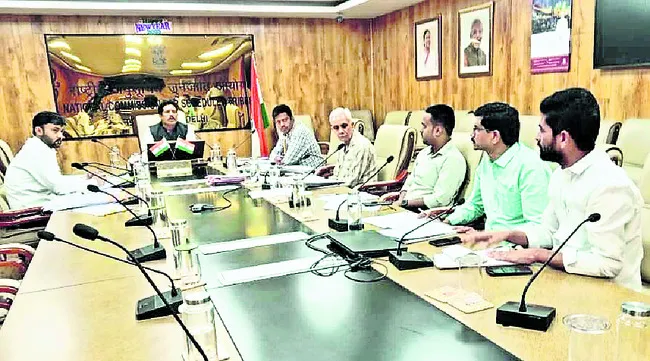 జాతీయ ఎస్టీ కమిషన్ ఎదుట మహబూబాబాద్ కలెక్టర్