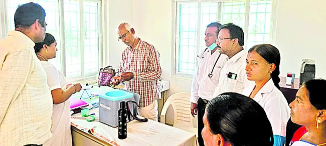 పీహెచ్సీలలో డీఎంహెచ్ఓ తనిఖీలు