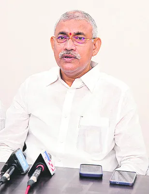 జగన్కు భద్రత కల్పించడంలో పోలీసులు విఫలం