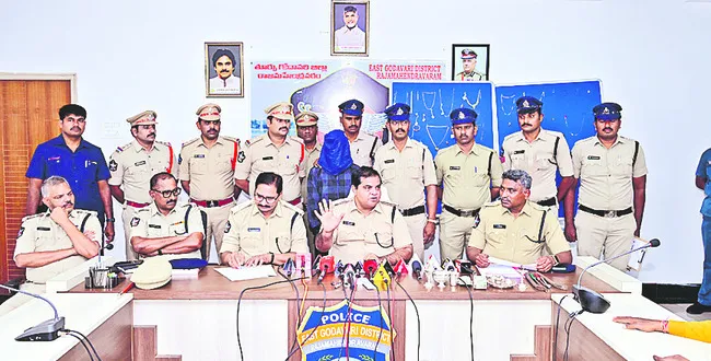చిన్నతనం నుంచే చోరీల బాట