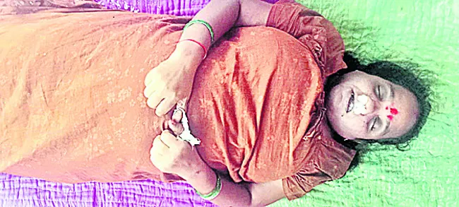 ఆర్థిక ఇబ్బందులు తాళలేక..