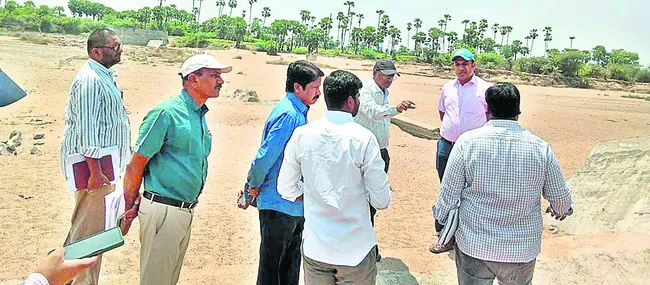 మానేరువాగులో చెక్డ్యాం మళ్లీ నిర్మించాలి