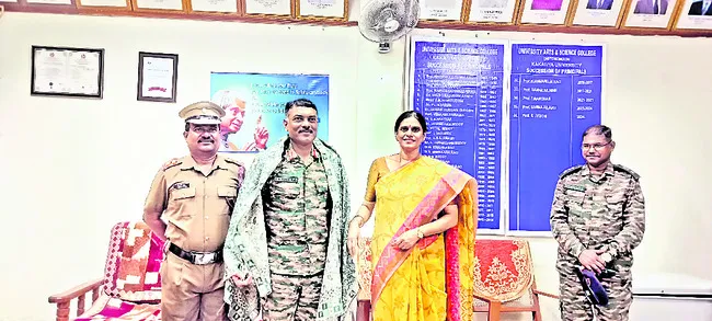 ఆర్ట్స్ కళాశాల సందర్శన