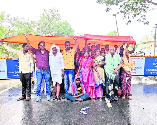 కారు ఢీకొని మహిళ మృతి