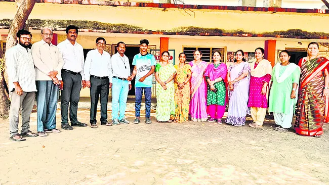 జాతీయ సెపక్ తక్రా పోటీలకు దేవరాపల్లి విద్యార్థి