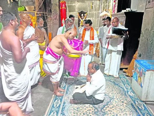 రామచంద్రా.. నిబంధనలు వర్తించవా..