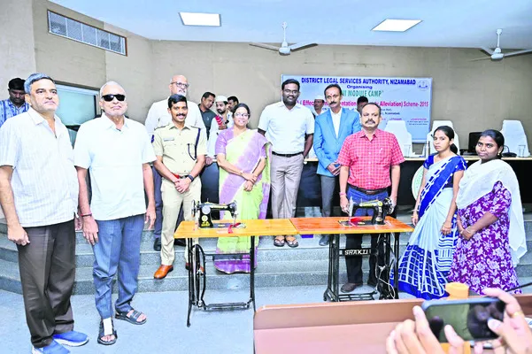 గౌరవప్రదమైన జీవనం సాగించాలి
