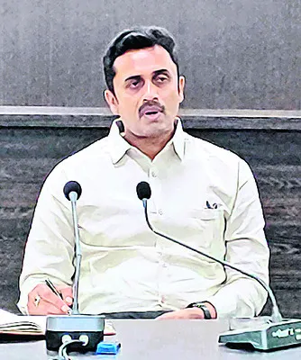 ప్రతి కుటుంబం లక్ష ఆదాయం పొందాలి