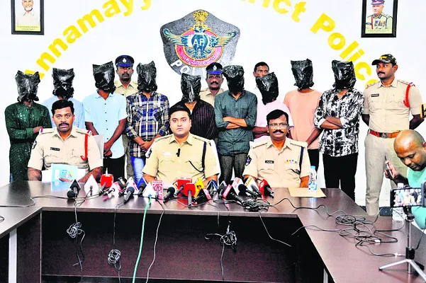 గ్యాంగ్ల భరతం పడతాం