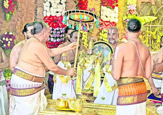ట్రాఫిక్కు అంతరాయం