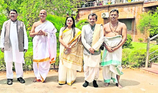 గిరిజన విద్యార్థుల స్కాలర్షిప్ కోసం కృషి
