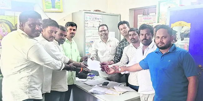 అక్రమ కేసులు పత్రికా స్వేచ్ఛను హరించలేవు  ●