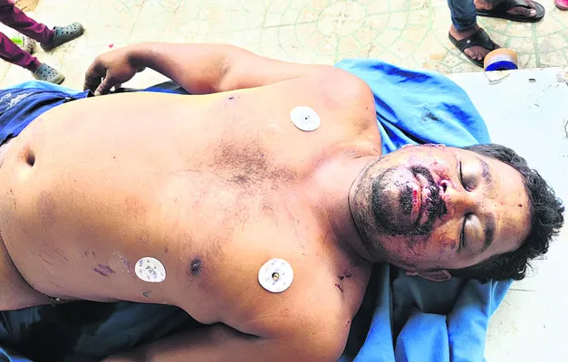 ఆగి ఉన్న ట్రాక్టర్ను ఢీకొని ఒకరు మృతి
