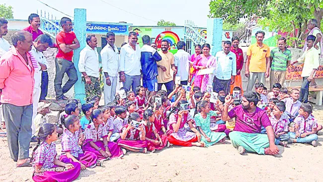 ఆ ఉపాధ్యాయుడు మాకొద్దు