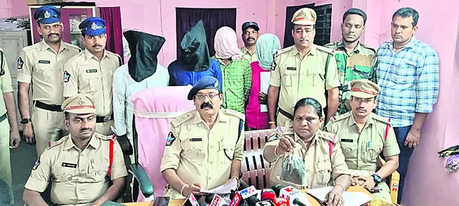 గంజాయి తరలిస్తున్న నలుగురి అరెస్ట్