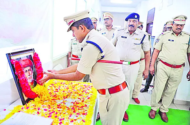 పూలే గొప్ప సంఘ సంస్కర్త
