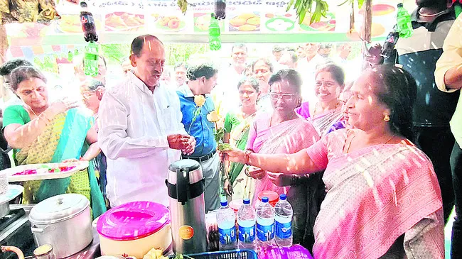 ఆర్థిక బలోపేతానికి మహిళా శక్తి క్యాంటీన్లు
