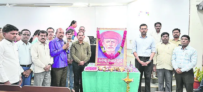 ఆదర్శప్రాయుడు పూలే
