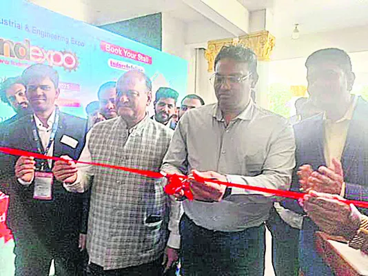 పారిశ్రామిక ఉత్పత్తుల ప్రదర్శన ప్రారంభం