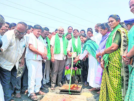 దళారుల చేతిలో మోసపోవద్దు