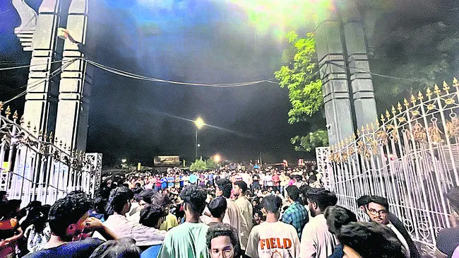 నిట్లో వెల్లువెత్తిన నిరసన