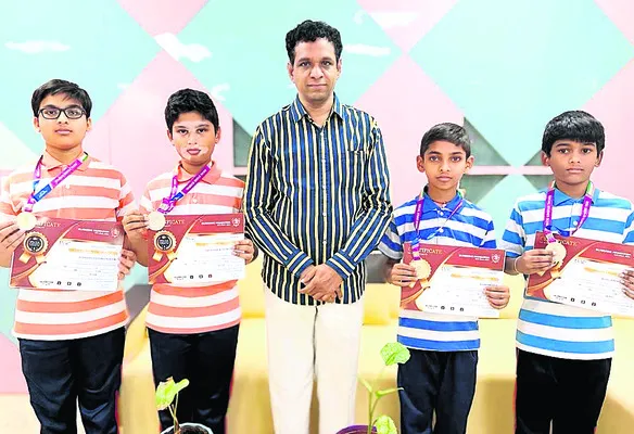 ఒలింపియాడ్లో అల్ఫోర్స్ విద్యార్థులకు పతకాలు