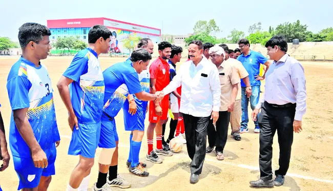 ఇన్విటేషన్ టోర్నీ నిర్వహించడం అభినందనీయం