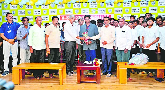 ఇంటర్ ఫలితాల్లో విజ్ఞాన్ విద్యార్థుల ప్రతిభ