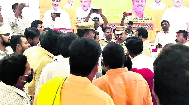 సీఐపై తెలుగు తమ్ముళ్ల తిరుగుబాటు