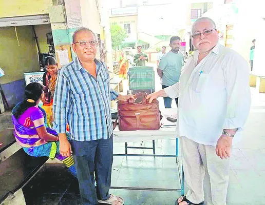 వృత్తిపై ఆర్టీసీ కంట్రోలర్ నిబద్ధత