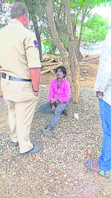 బడిలో చోరీకి యత్నించిన దుండగులు