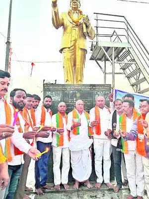 అంబేడ్కర్ ఆశయాలు సాధించాలి