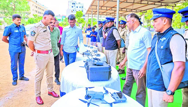 నేర నియంత్రణకు డ్రోన్ కెమెరాలు