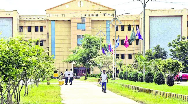 మెస్లకు టెండర్!